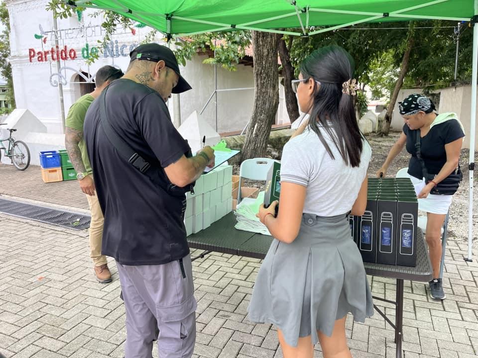 Decenas de nicoyanos se apuntaron a reciclar vidrio en favor del medioambiente
