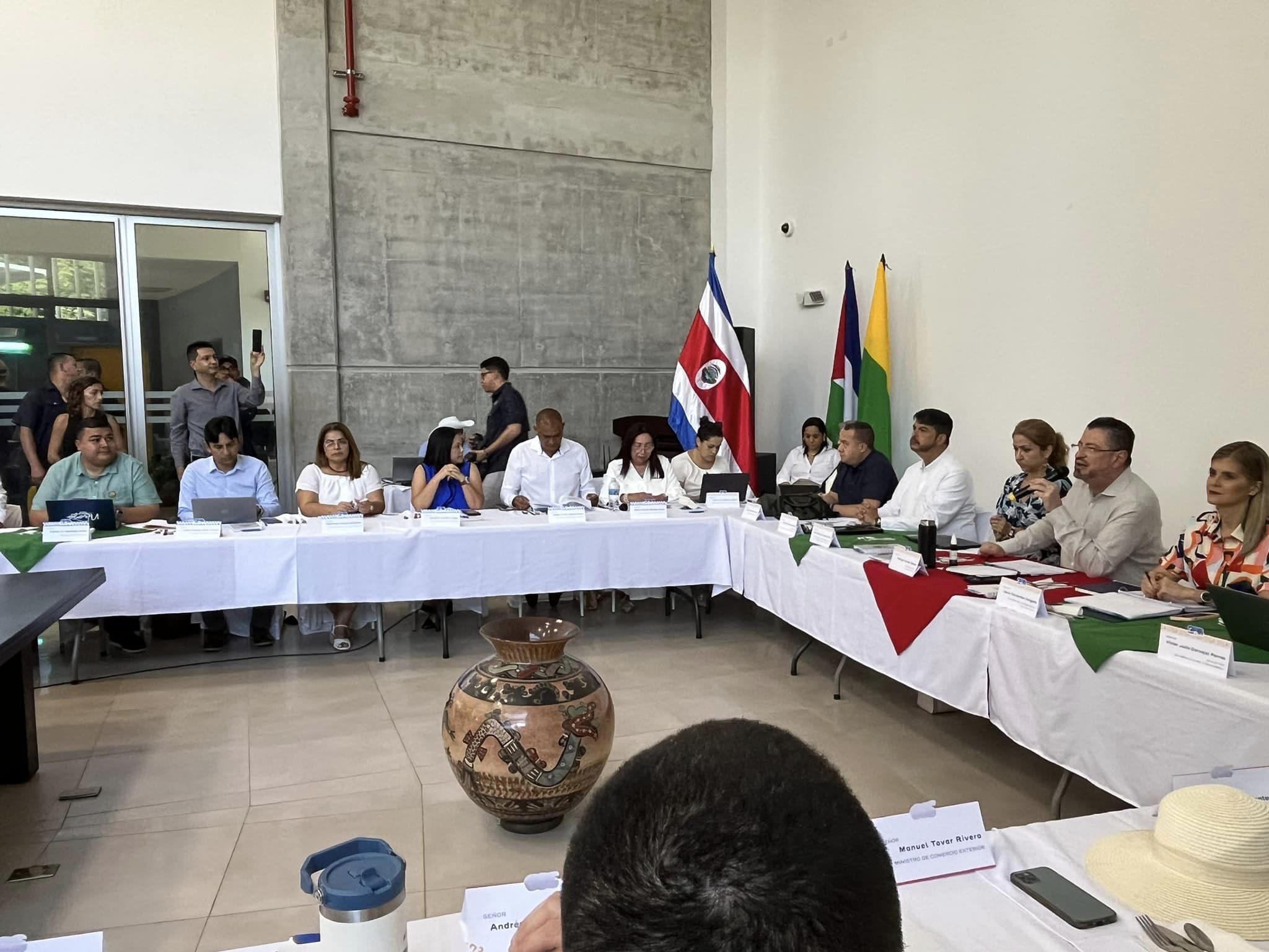 Alcalde de Nicoya planteó principales necesidades del cantón al Presidente de la República