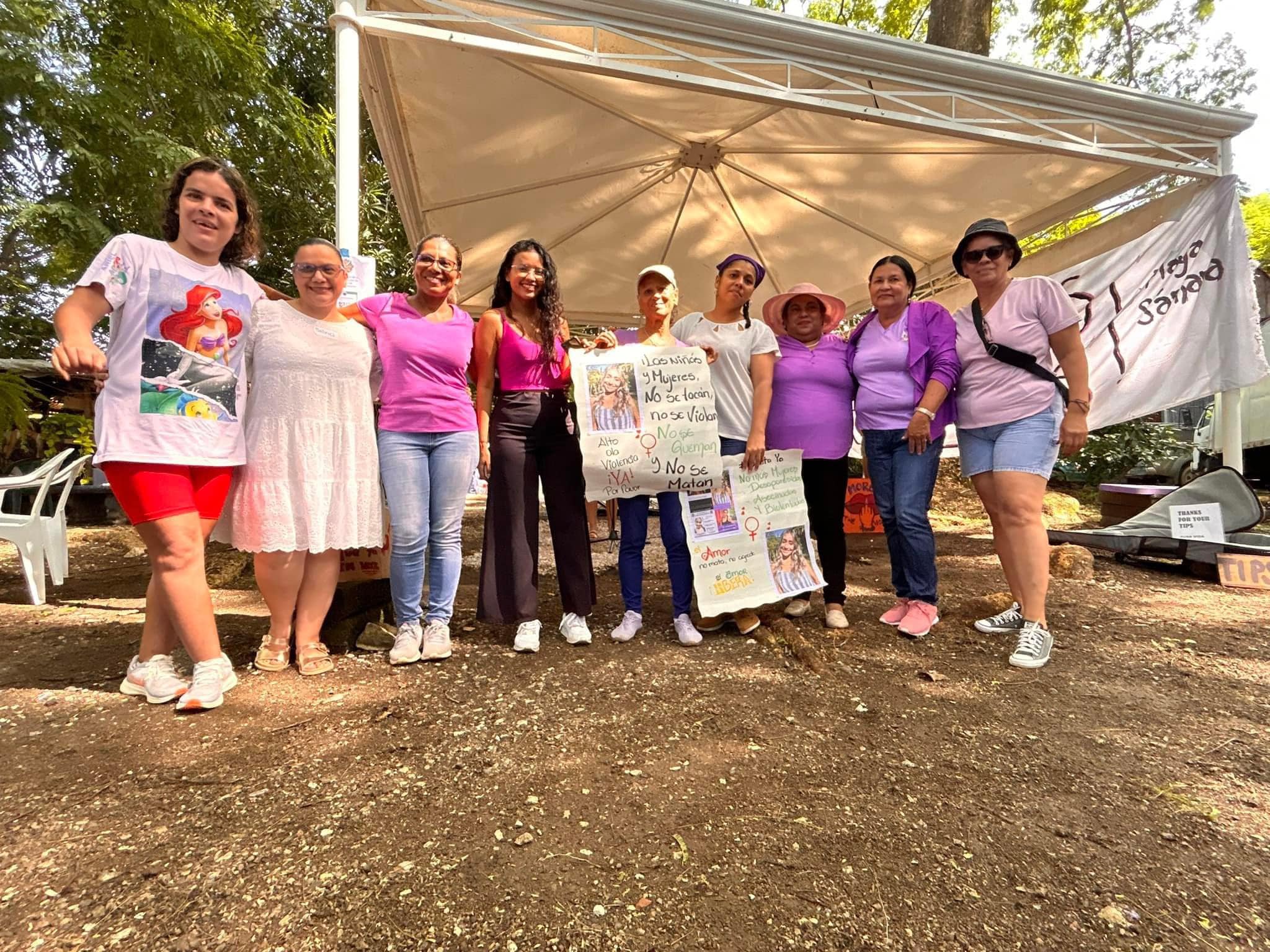 Sámara realizó plantón en contra de la violencia hacia las mujeres