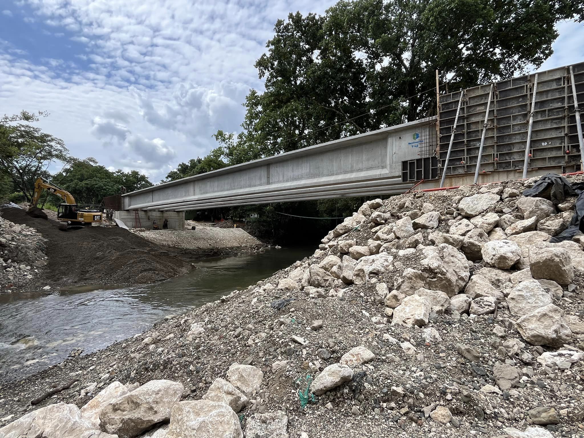 Avance de obra en la construcción del puente sobre el Río Grande