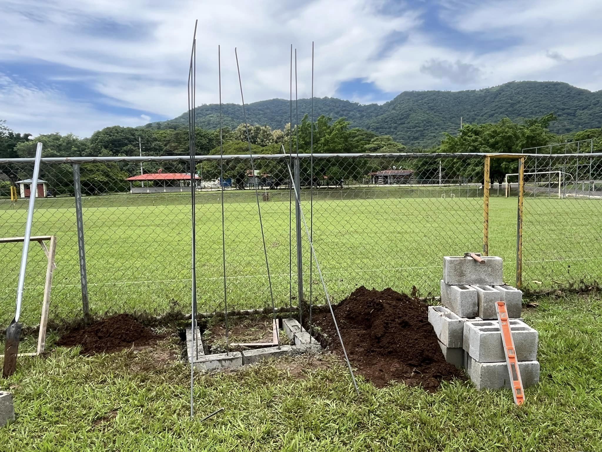 Proyecto para iluminar la cancha de fútbol de San Vicente ya está en ejecución