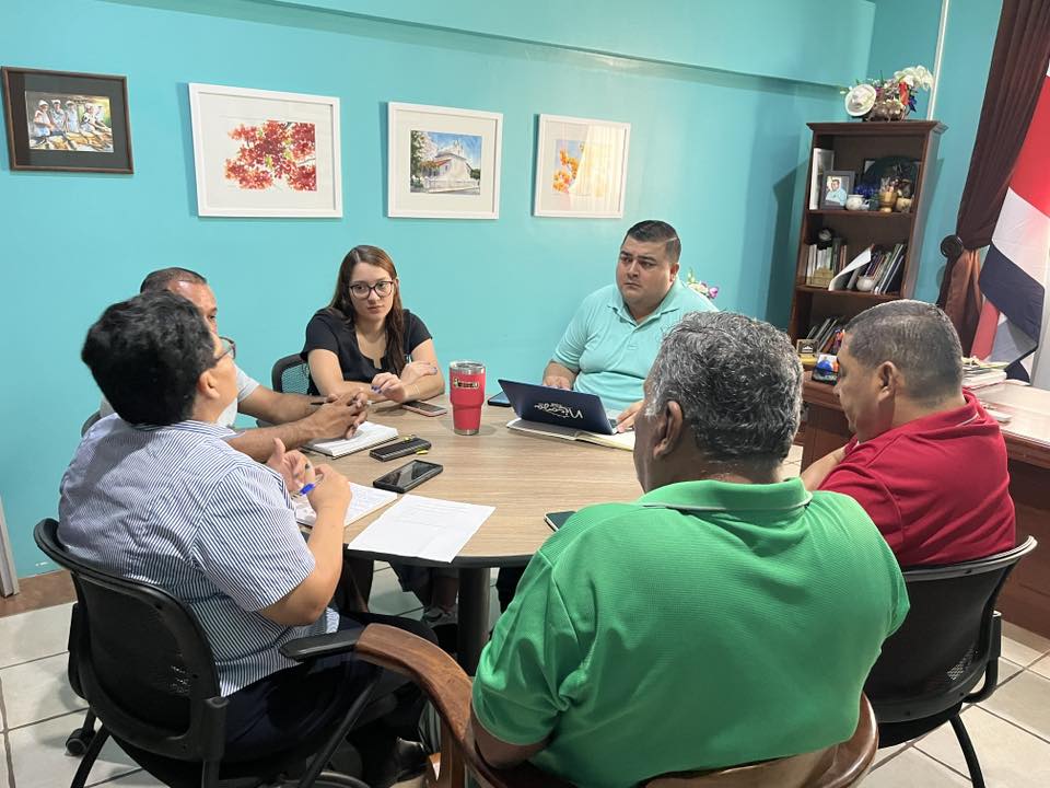 Comisión de Mercado Municipal sesionó en la oficina de la Alcaldía