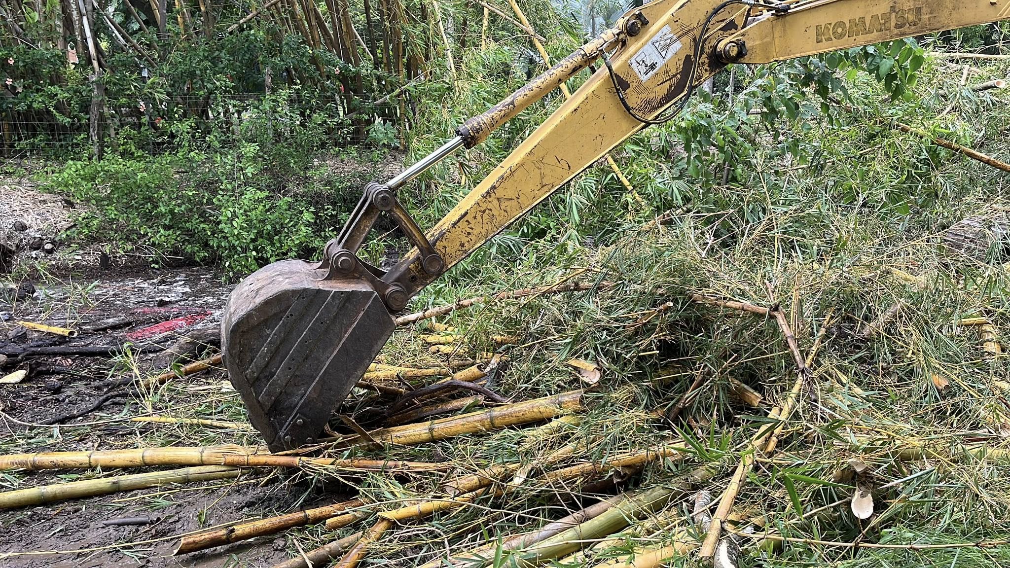 CME despejó drenaje pluvial bloqueado en Matapalo de Sámara tras la tormenta