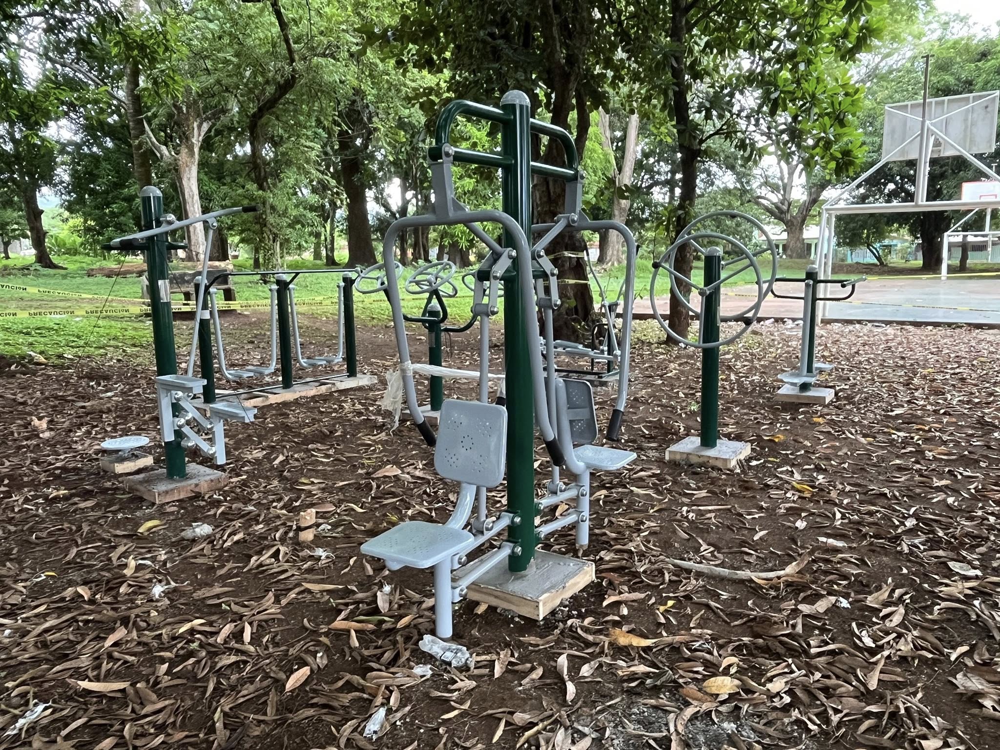 En el Parque Los Mangos ya finalizamos la instalación de máquinas biosaludables