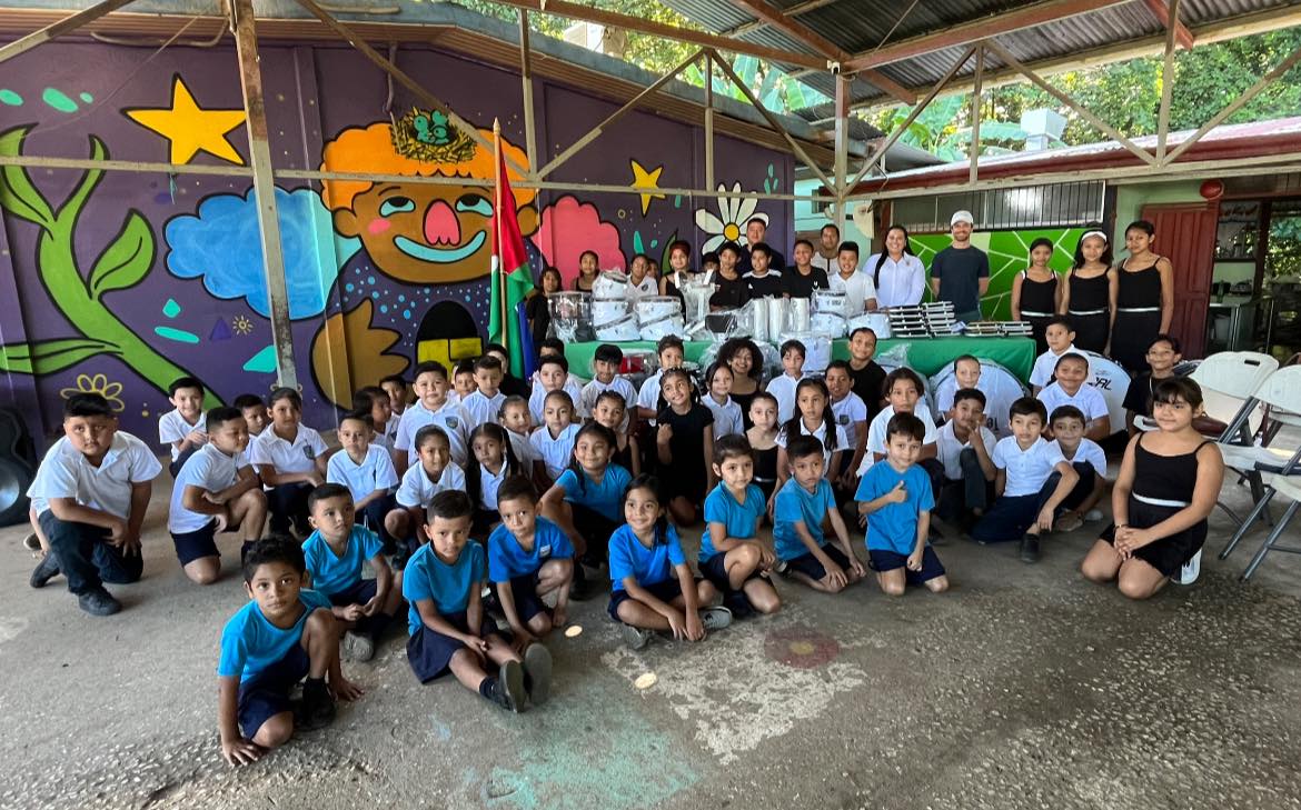 Escuela La Esperanza de Garza recibió una donación de instrumentos musicales esta mañana
