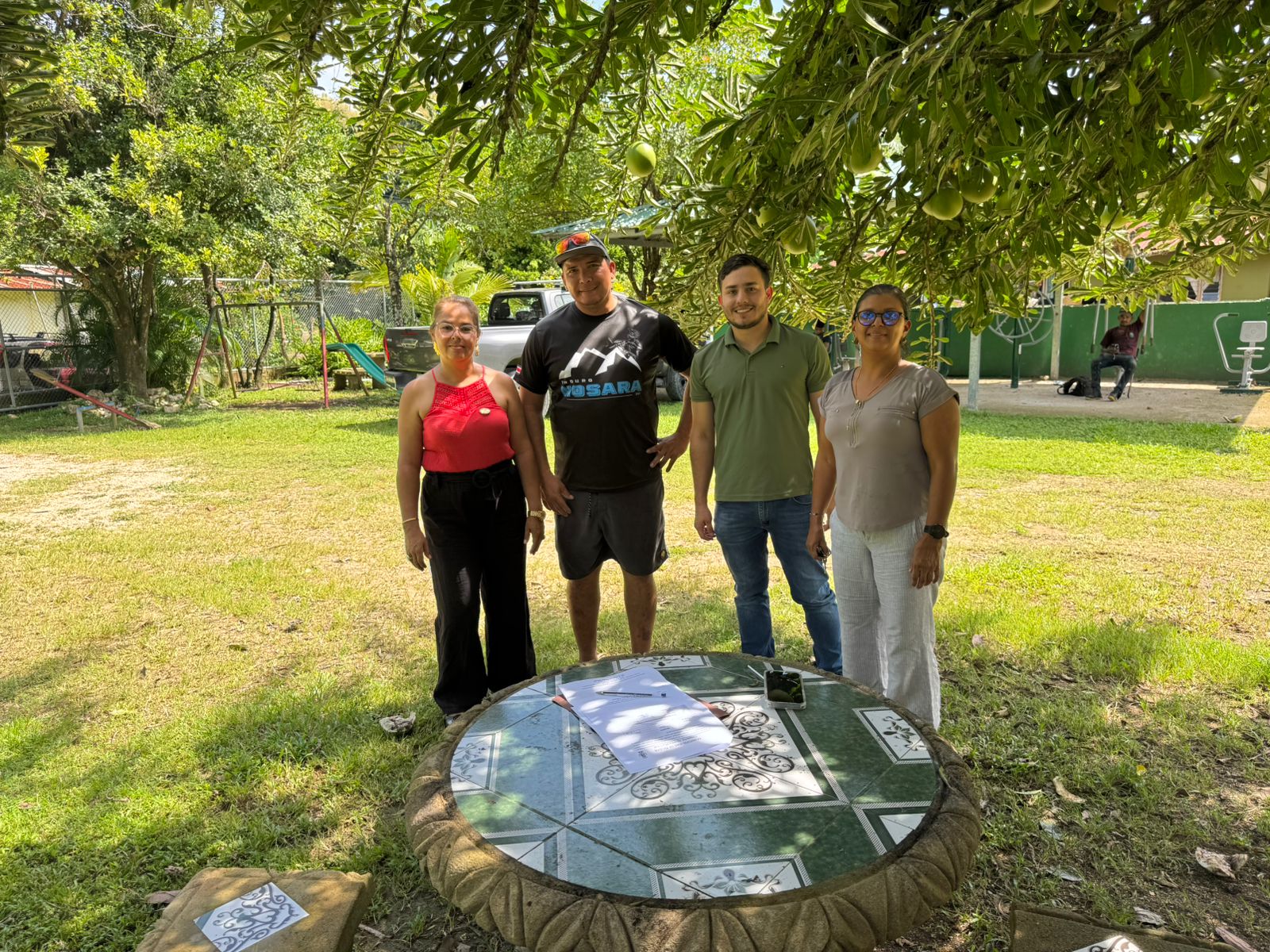 Alcaldía entrega Aporte en Especie para plaza de deportes de Las Delicias de Garza