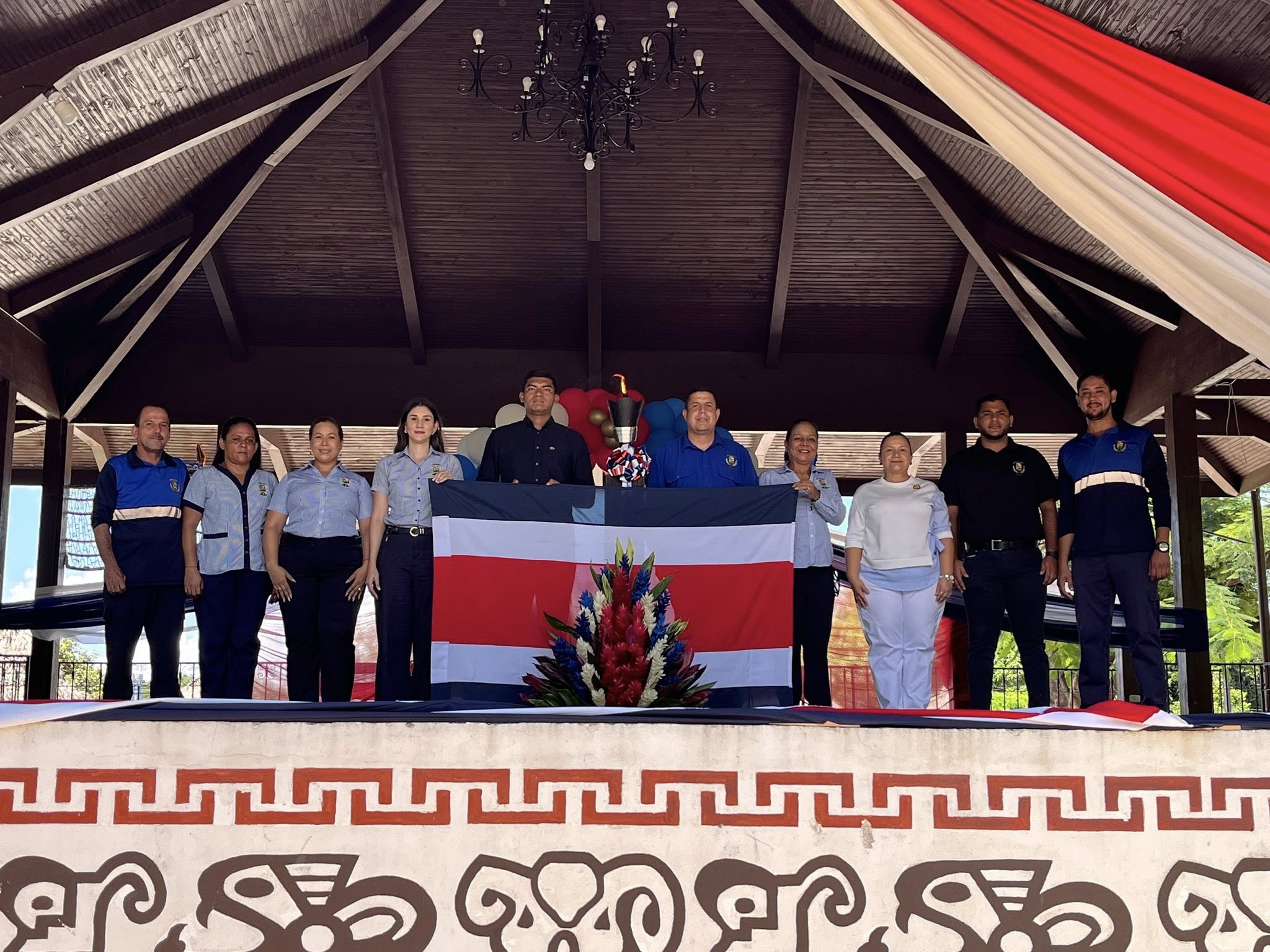 Municipalidad realizó Guardia de Honor en la Antorcha de Independencia