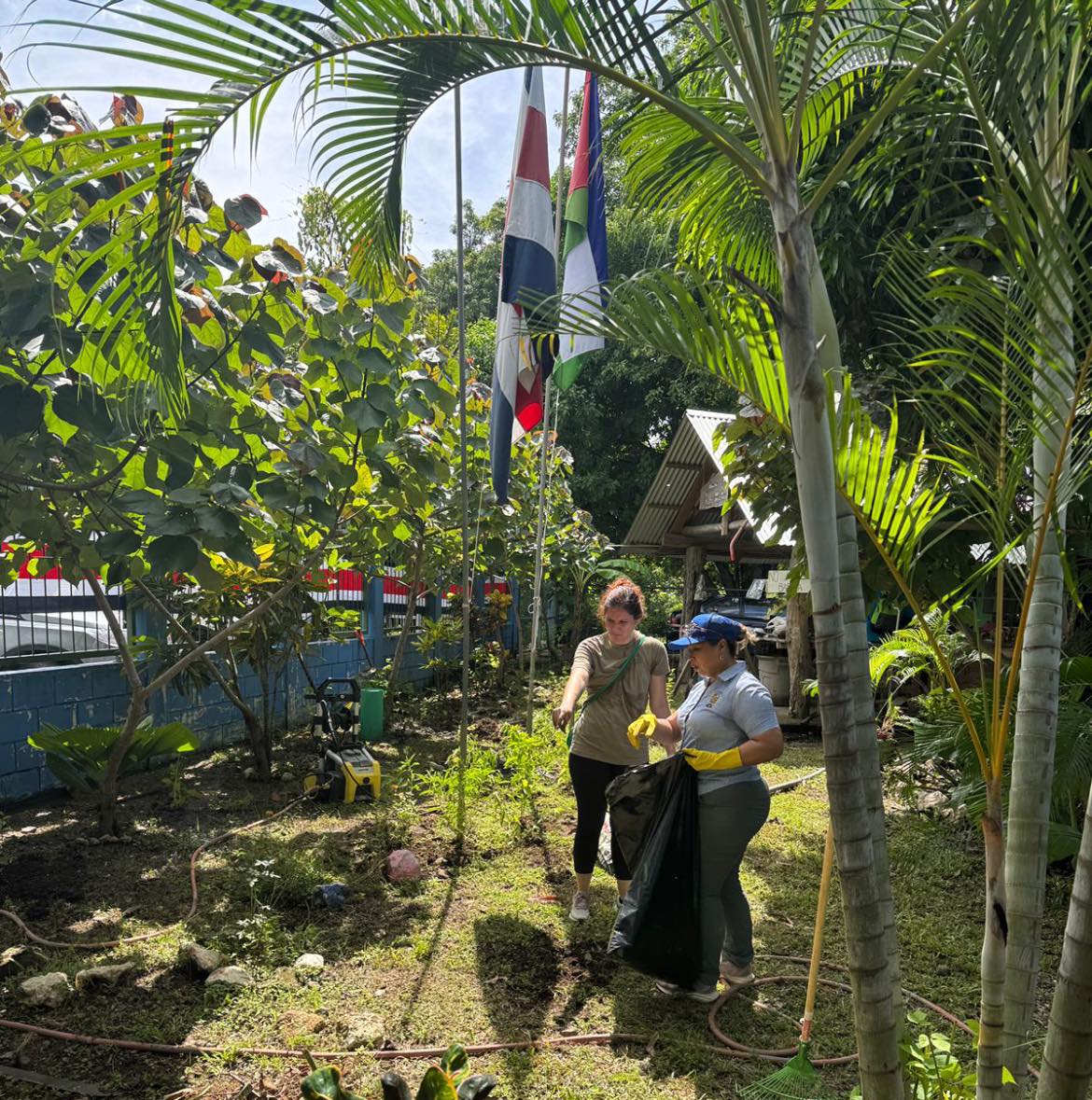 Hoy funcionarios municipales participan en el Día Comunitario de la Escuela Santa Marta 