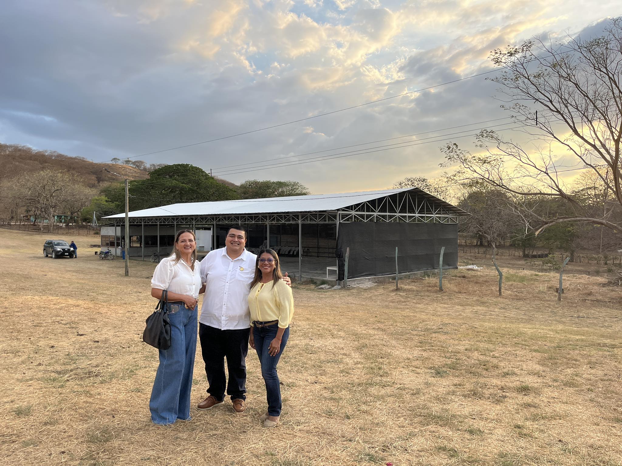 Municipalidad constata avance en la construcción del salón del campo ferial de Rosario