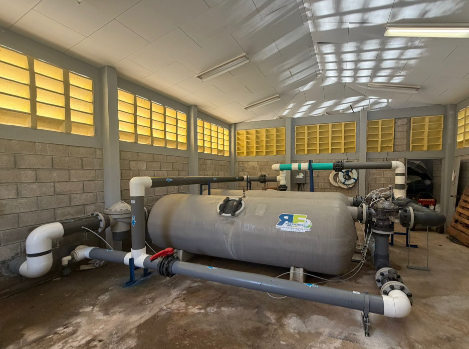 Inversión municipal optimiza calidad del agua y el funcionamiento de la piscina del Polideportivo de Nicoyao