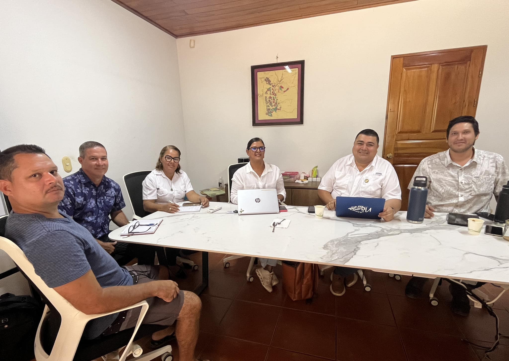 El Alcalde y el nuevo Concejo de Distrito de Nosara analizaron prioridades locales en su primer encuentro